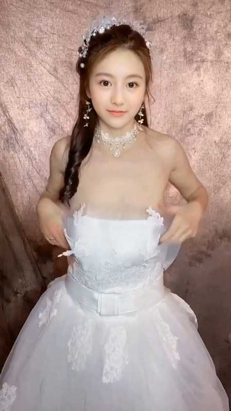 明星颜值新娘子拍婚纱的时候背着老公偷偷拍了一套裸体写真流出[MP4/190M]（3）